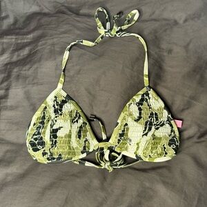 Victoria’s Secret Green Bikini Top in Size Extra Small